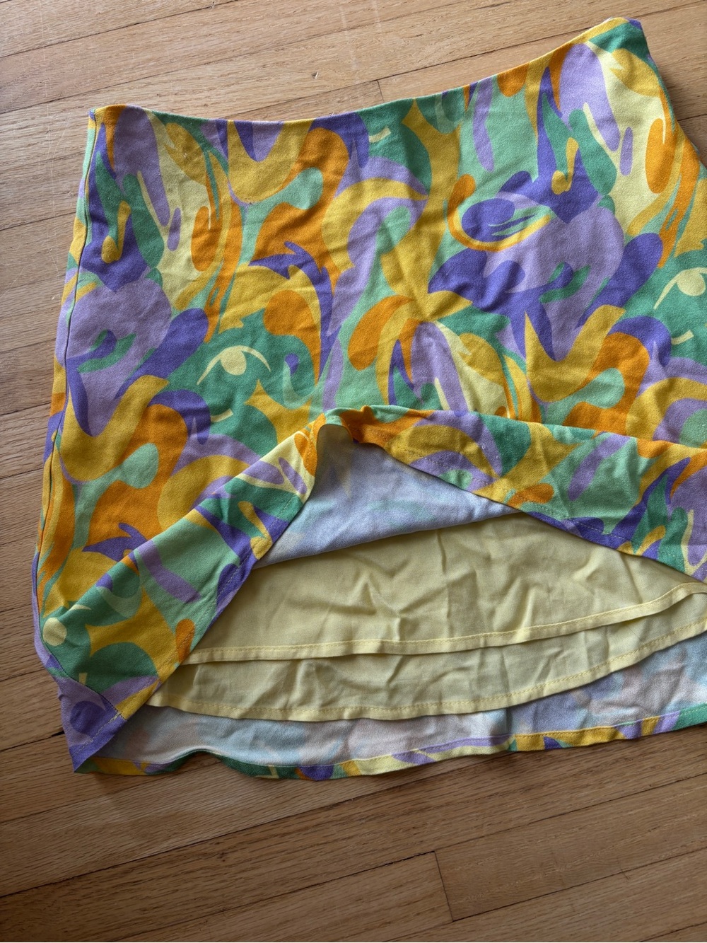 Patterned Mini Skirt - Picture 2 of 4